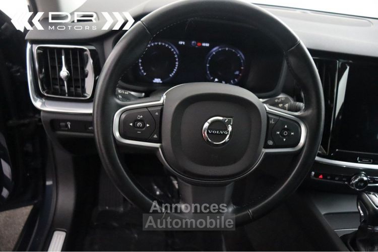 Volvo V60 D3 MOMENTUM - LEDER LED NAVI MIRRORLINK - <small></small> 24.495 € <small>TTC</small> - #27