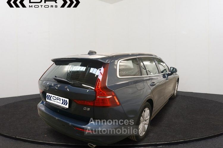 Volvo V60 D3 MOMENTUM - LEDER LED NAVI MIRRORLINK - <small></small> 27.495 € <small>TTC</small> - #3