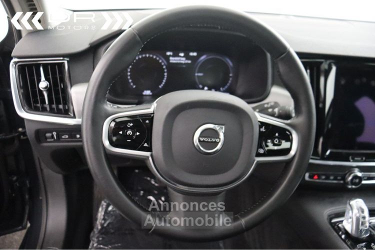 Volvo V90 T8 PLUG-IN - 46gr CO2 MOMENTUM LEDER NAVI - <small></small> 27.995 € <small>TTC</small> - #35