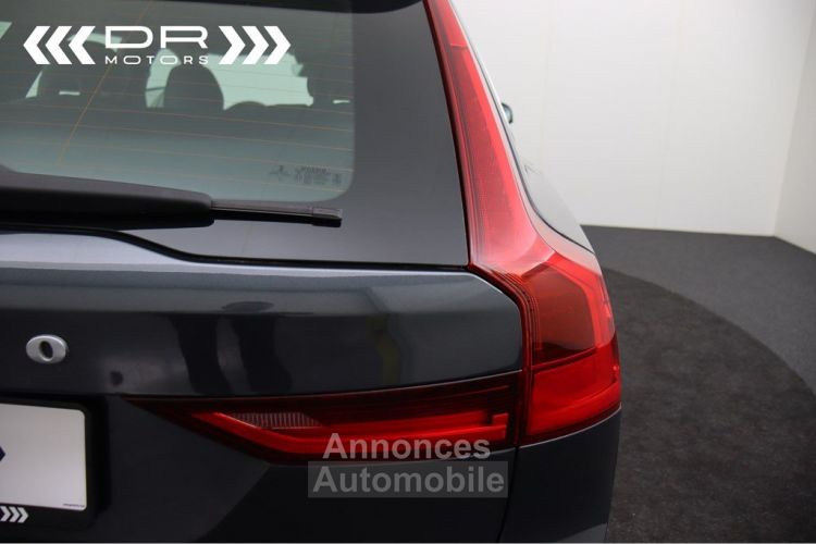 Volvo V90 T8 PLUG-IN - 46gr CO2 MOMENTUM LEDER NAVI - <small></small> 27.995 € <small>TTC</small> - #47