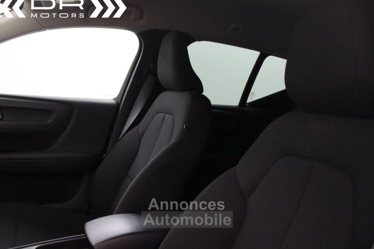 Volvo XC40 T2 MOMENTUM CORE - NAVI DAB - <small></small> 21.995 € <small>TTC</small> - #33