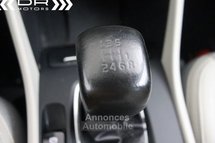 Volvo XC40 T3 MOMENTUM CORE - HARMAN KARDON MIRROR LINK NAVI LED - <small></small> 22.495 € <small>TTC</small> - #28