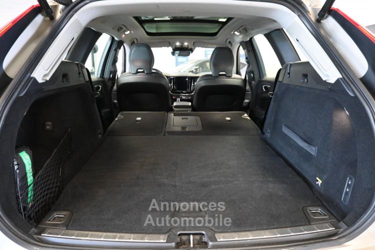 Volvo XC60 T8 Twin Engine 303 ch + 87 ch Geartronic 8 Momentum - <small></small> 23.996 € <small>TTC</small> - #16