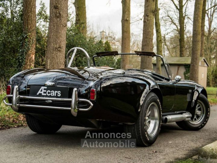 AC Cobra SUPERFORMANCE III 427 700 HP V8 4 SPEED - 2