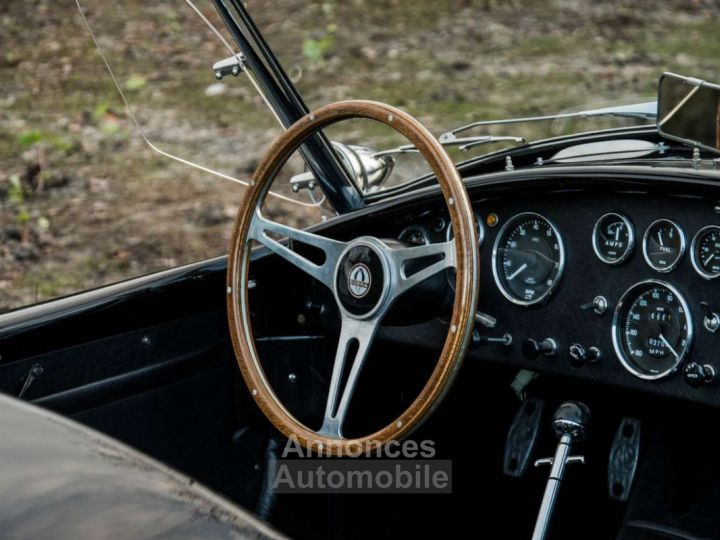 AC Cobra SUPERFORMANCE III 427 700 HP V8 4 SPEED - 22