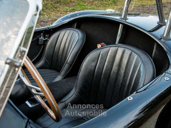 AC Cobra SUPERFORMANCE III 427 700 HP V8 4 SPEED - 24