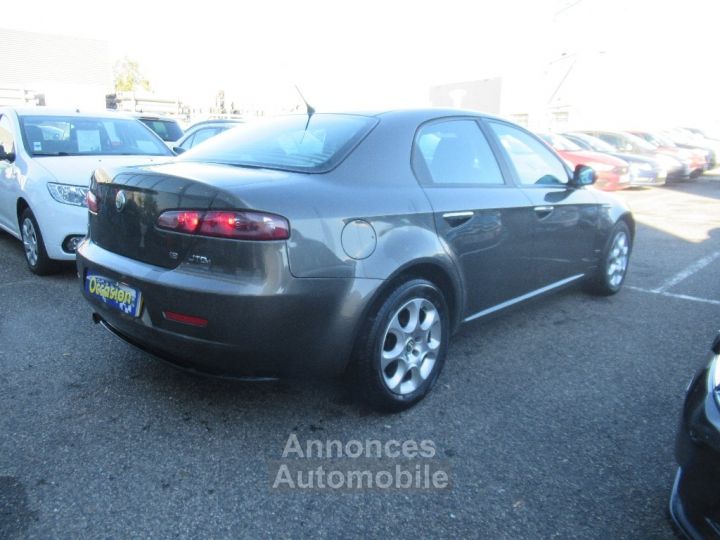 Alfa Romeo 159 1.9 JTDm 16V Distinctive - 4