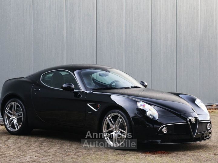 Alfa Romeo 8C Competizione 4.7-liter V8 engine 450 HP - 18