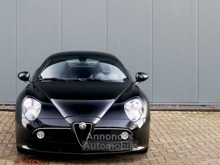 Alfa Romeo 8C Competizione 4.7-liter V8 engine 450 HP - 19