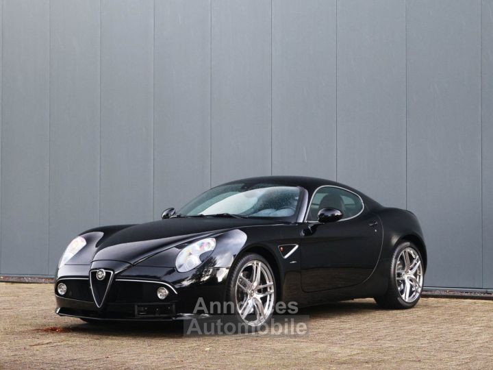 Alfa Romeo 8C Competizione 4.7-liter V8 engine 450 HP - 22