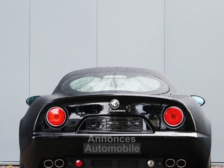 Alfa Romeo 8C Competizione 4.7-liter V8 engine 450 HP - 30