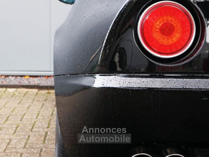 Alfa Romeo 8C Competizione 4.7-liter V8 engine 450 HP - 35