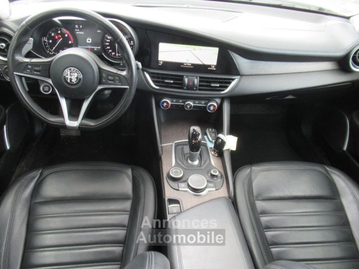 Alfa Romeo Giulia 2.2 180 ch AT8 Lusso - 9