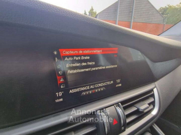 Alfa Romeo Giulia 2.2 JTDm Super XENON RADAR CRUISE NAVIGATION - 25