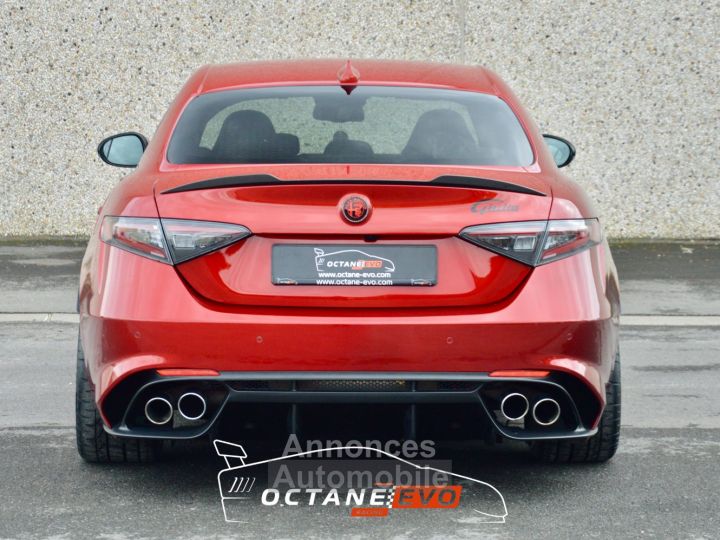 Alfa Romeo Giulia Quadrifoglio - 12