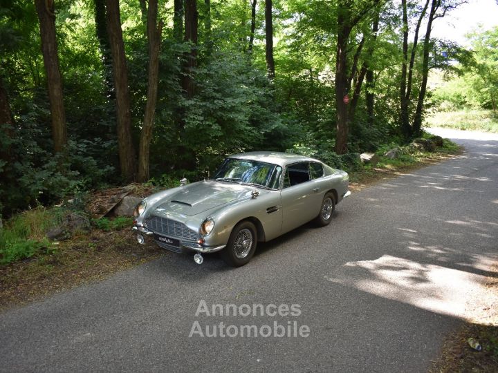 Aston Martin DB6 Vantage Mk I - 12