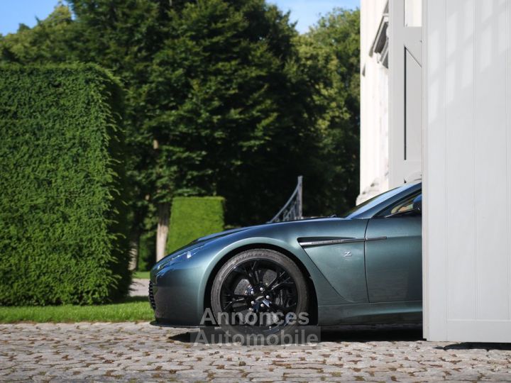 Aston Martin V12 Vantage - 18