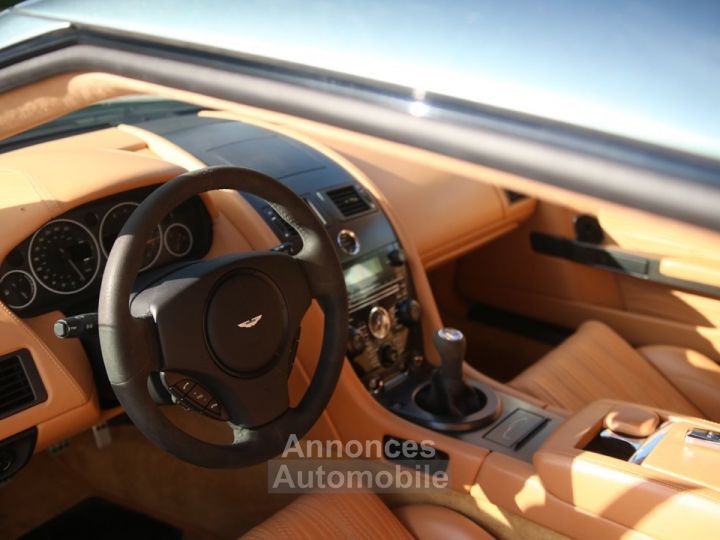Aston Martin V12 Vantage - 23
