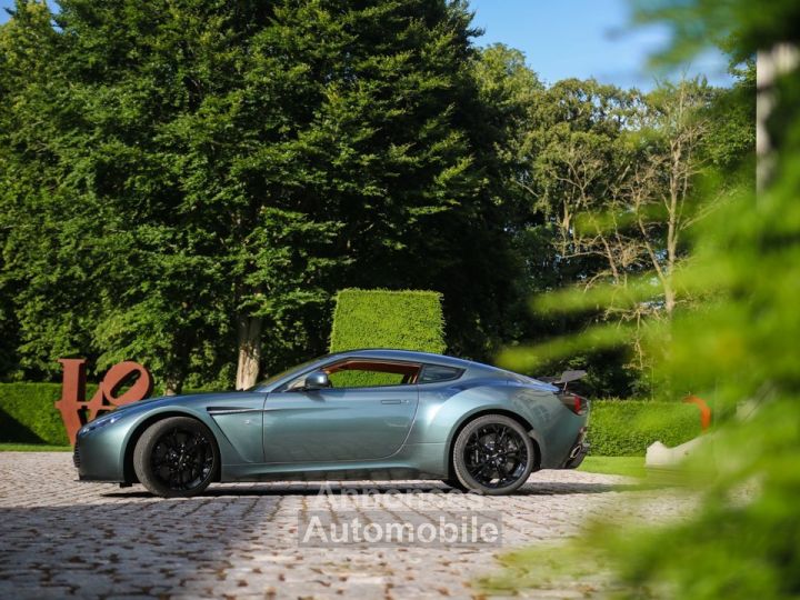 Aston Martin V12 Vantage - 24