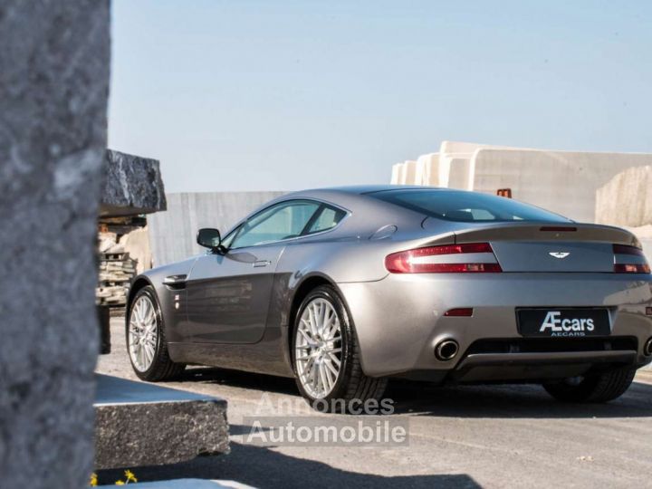 Aston Martin V8 Vantage - 5
