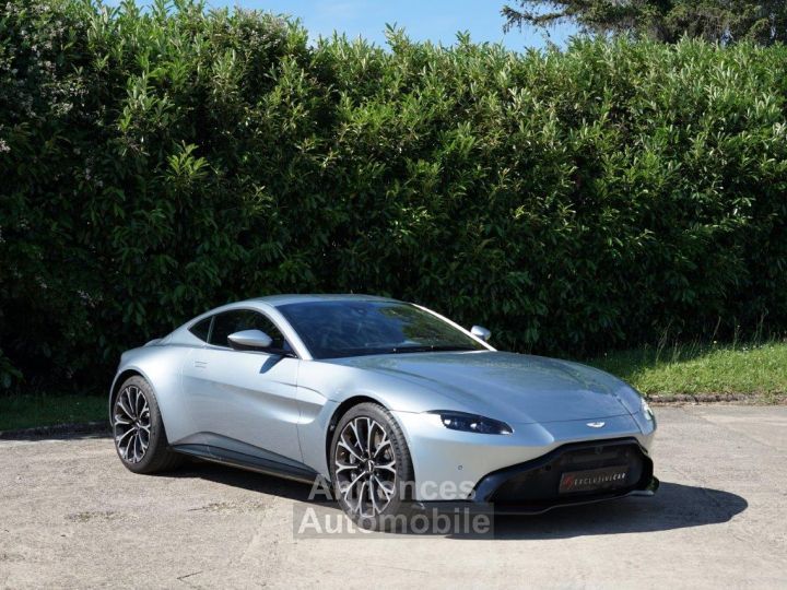 Aston Martin V8 Vantage V8 Vantage 4.0 - 510ch - Entretien Exclusif Aston Martin – Excellent Etat – Skyfall Silver – Caméra 360° - Sièges Sport à mémoire – Volant Sport en cu - 3