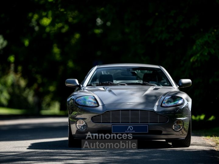 Aston Martin Vanquish - 11