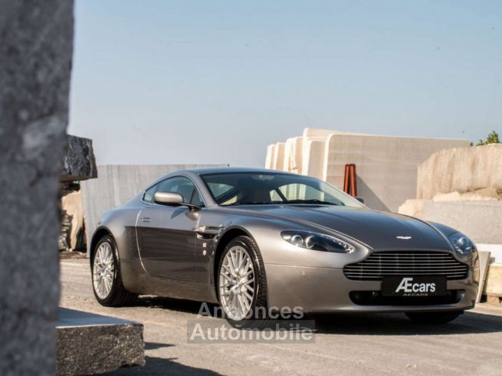 Aston Martin Vantage  - 1