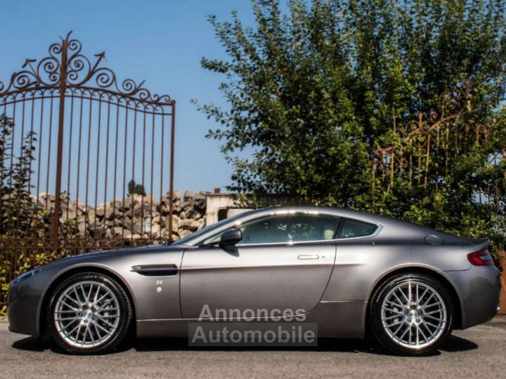 Aston Martin Vantage - 5