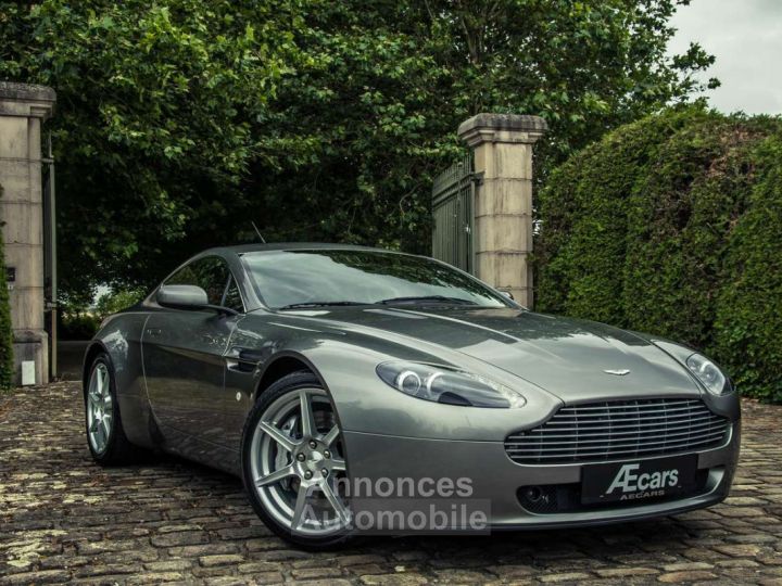 Aston Martin Vantage - 1