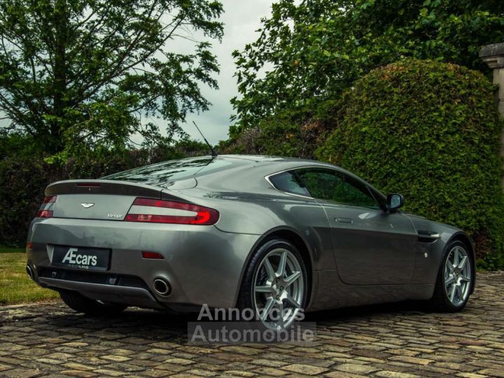 Aston Martin Vantage - 7