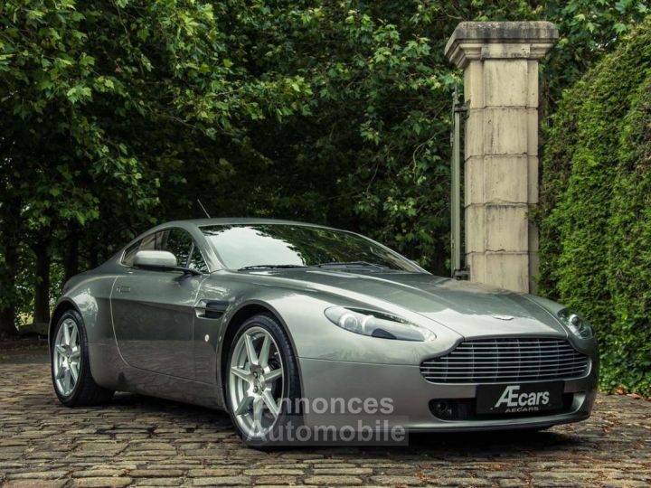 Aston Martin Vantage - 8