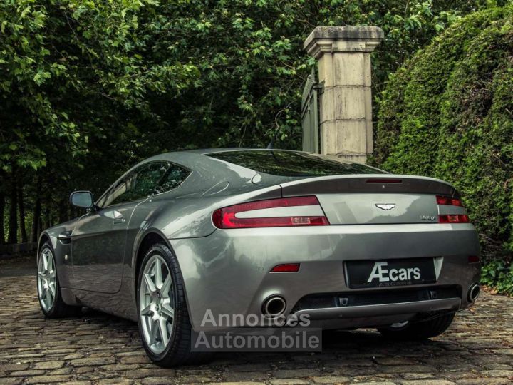 Aston Martin Vantage - 9