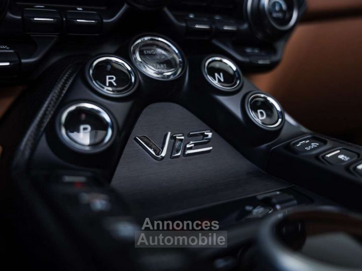 Aston Martin Vantage V12 Roadster 1 of 249 Aluminite Silver - 20