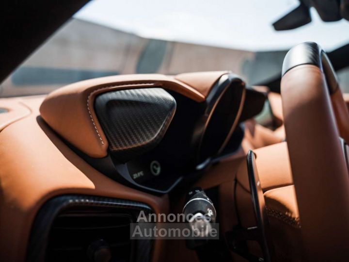 Aston Martin Vantage V12 Roadster 1 of 249 Aluminite Silver - 30