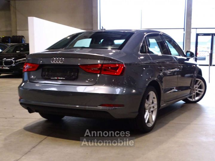 Audi A3 1.6TDi Sedan Ambition STronic CUIR-XENON-NAVI-PARK - 3