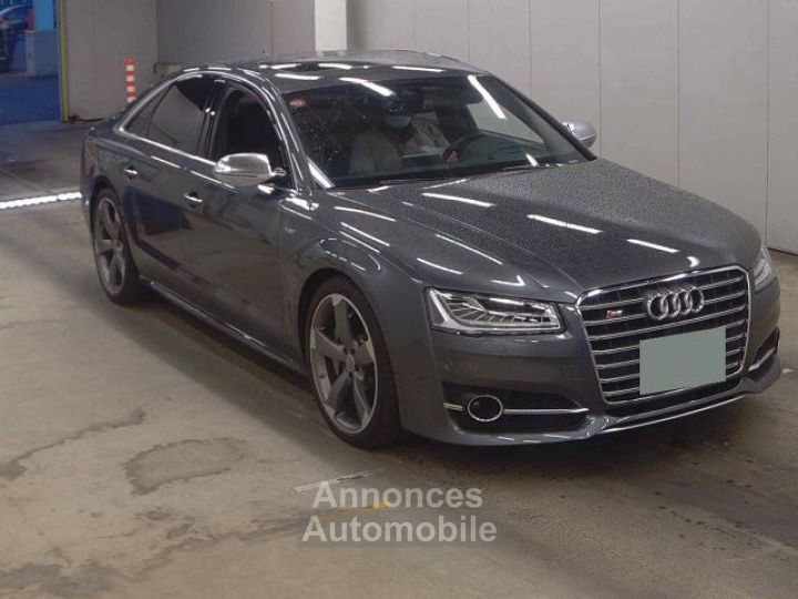 Audi S8 - 1