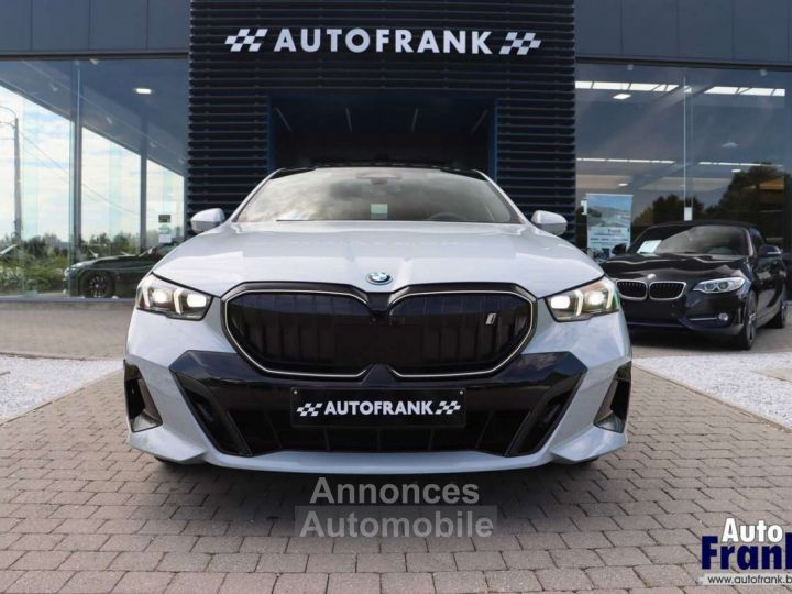 BMW i5 40 M-SPORT FUL PANO TREKHK DRIV+PARK PRO - 2