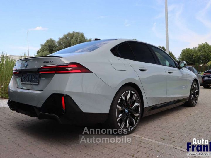 BMW i5 40 M-SPORT FUL PANO TREKHK DRIV+PARK PRO - 7