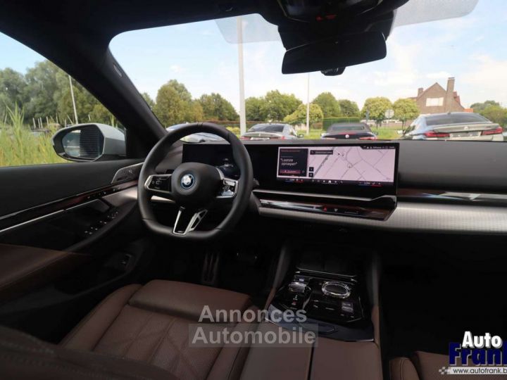 BMW i5 40 M-SPORT FUL PANO TREKHK DRIV+PARK PRO - 30