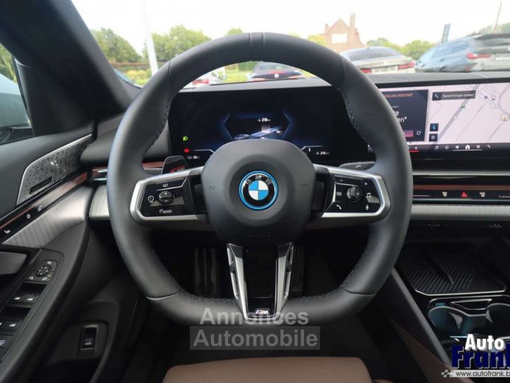 BMW i5 40 M-SPORT FUL PANO TREKHK DRIV+PARK PRO - 31