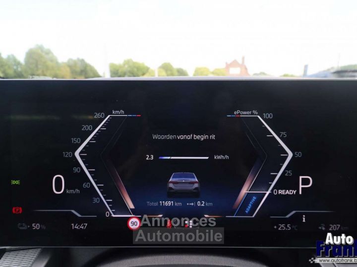 BMW i5 40 M-SPORT FUL PANO TREKHK DRIV+PARK PRO - 33