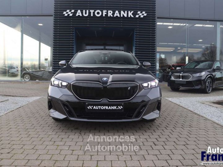 BMW i5 40 M-SPORT PANO 360CAM TREKHK COMFRTZETL - 2