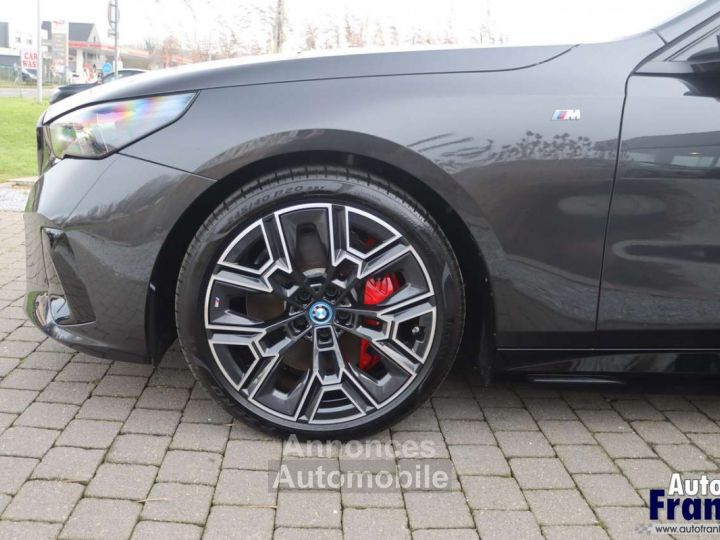 BMW i5 40 M-SPORT PANO 360CAM TREKHK COMFRTZETL - 4