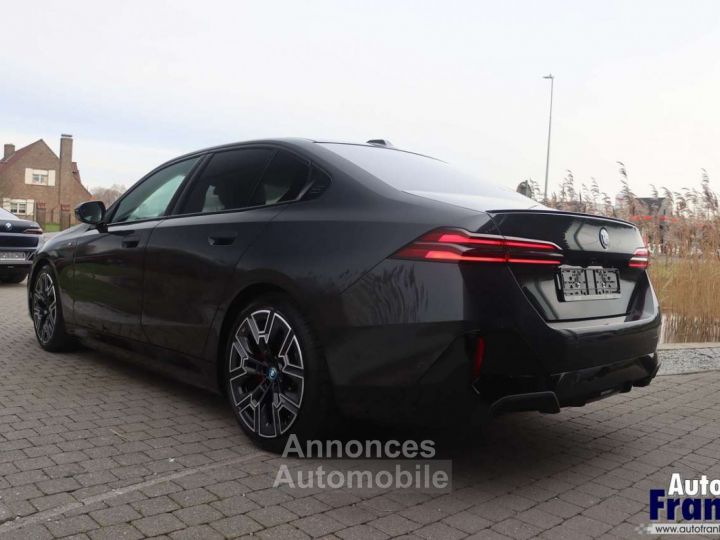 BMW i5 40 M-SPORT PANO 360CAM TREKHK COMFRTZETL - 5