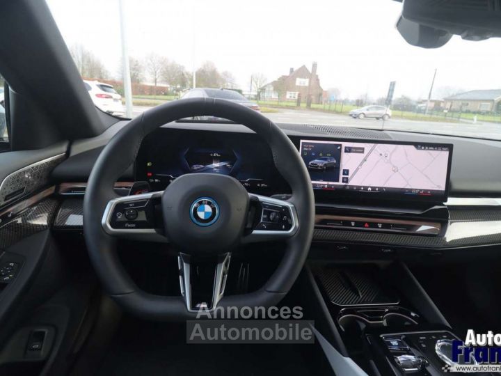 BMW i5 40 TOUR M-SPORT PANO SUSP PRO 360CAM B&W - 28