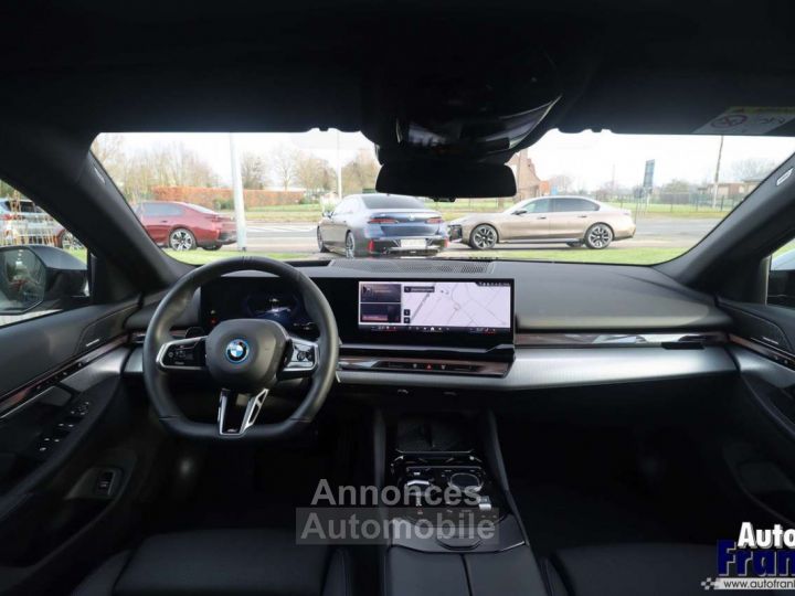 BMW i5 BREAK 40 M-SPORT PANO 360CAM TRKHK H&K - 27