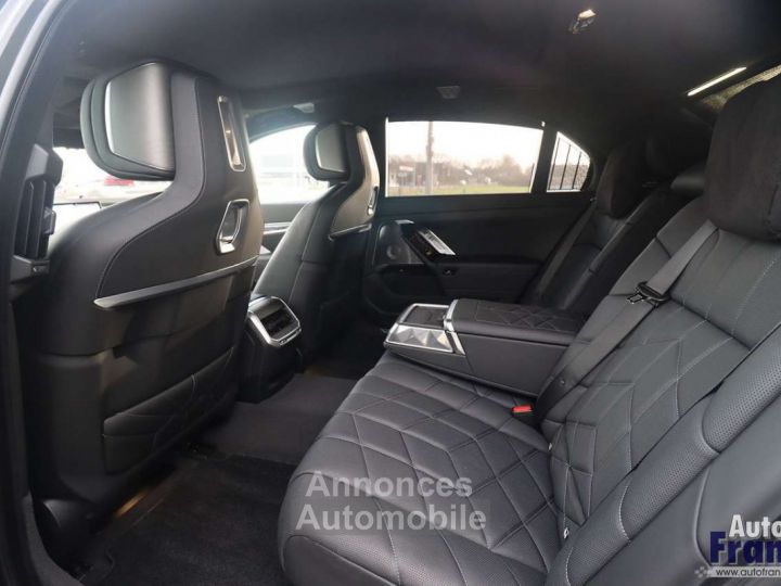BMW i7 60 M-SPORT EXEC DRIVE PRO LOUNGE SEATS 21 - 28