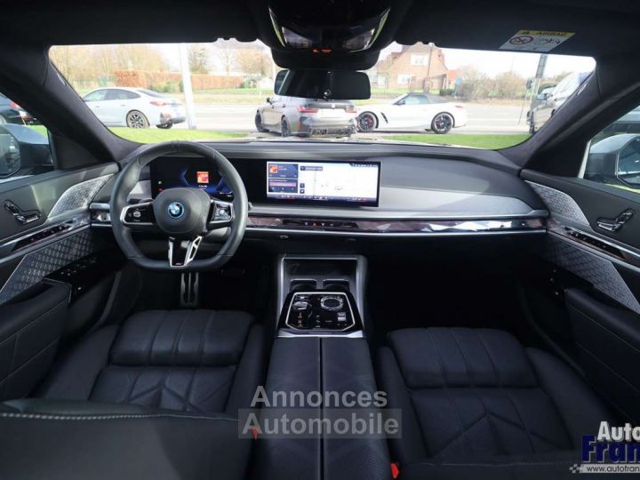 BMW i7 60 M-SPORT EXEC DRIVE PRO LOUNGE SEATS 21 - 30