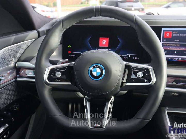 BMW i7 60 M-SPORT EXEC DRIVE PRO LOUNGE SEATS 21 - 32