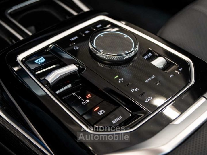 BMW i7 xDrive60 M Sport Executive TV ACC Bowers Crystal - 36
